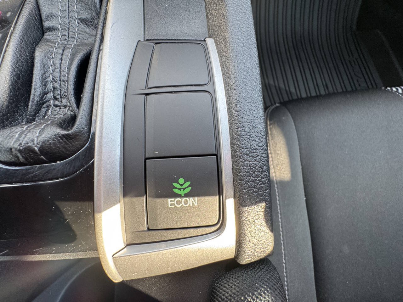 Used 2018 Honda Civic EX-T image 40