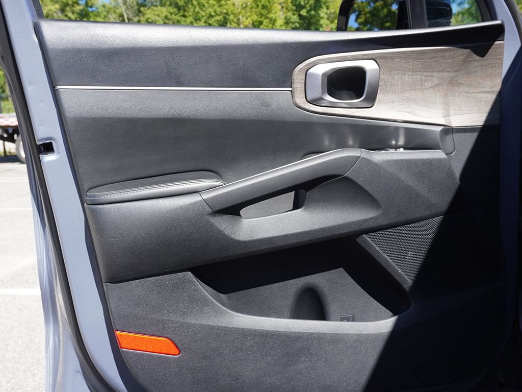 Used 2023 Kia Sorento S w/ Panoramic Sunroof Package AWD/4WD image 23