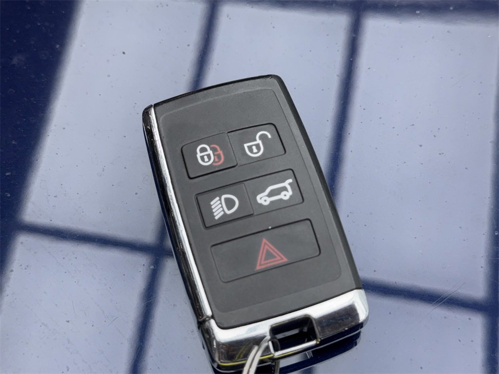 Used 2023 Land Rover Discovery Sport SE image 63