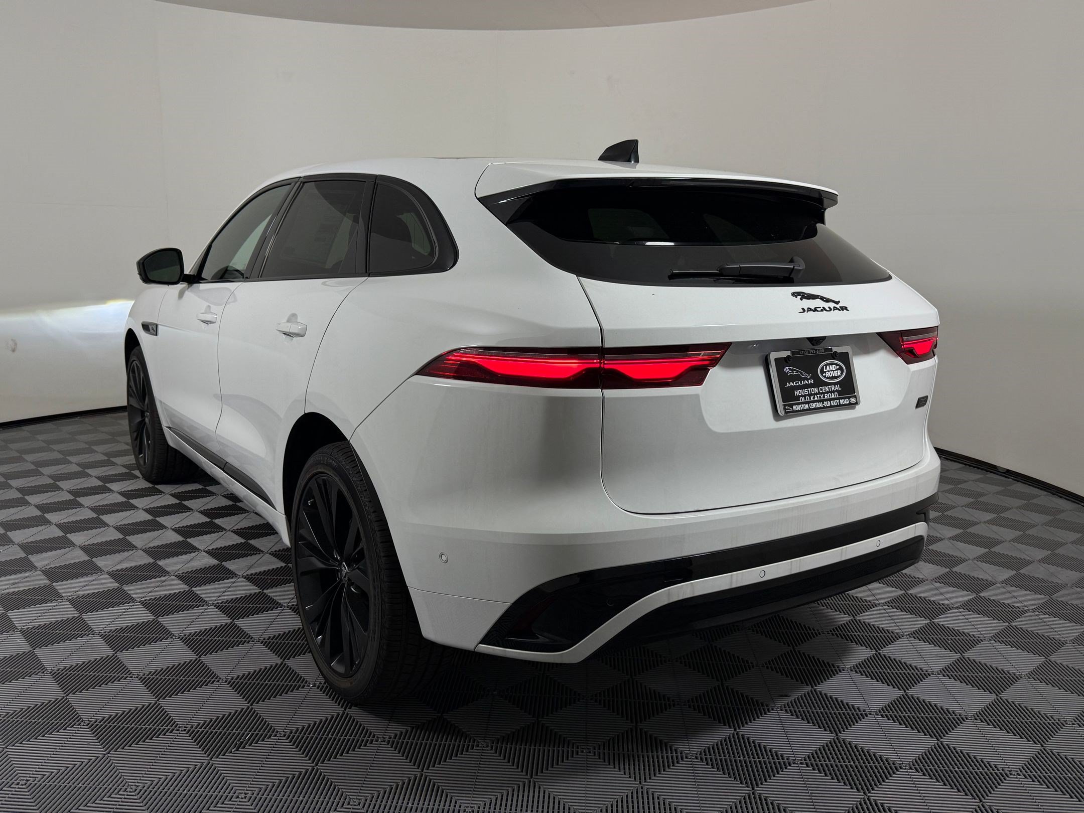 New 2026 Jaguar F-PACE R-Dynamic S AWD/4WD image 3