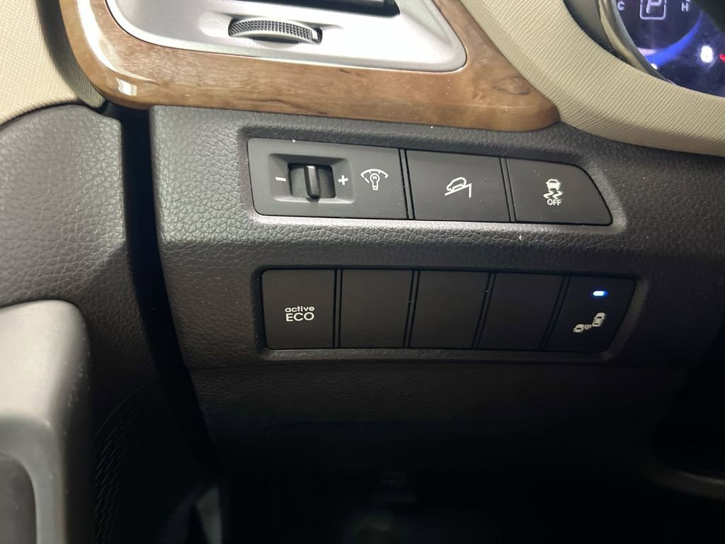 Used 2015 Hyundai Santa Fe Limited image 18