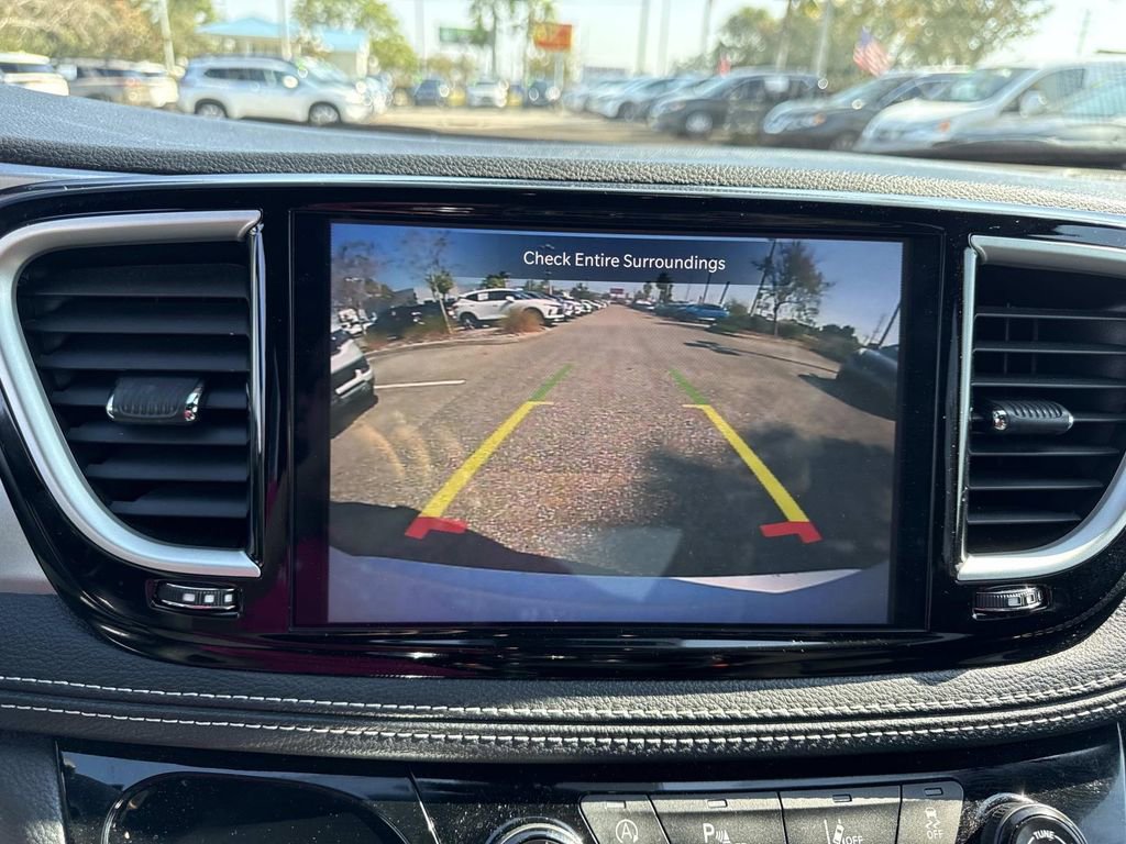 Used 2024 Chrysler Pacifica Touring image 26