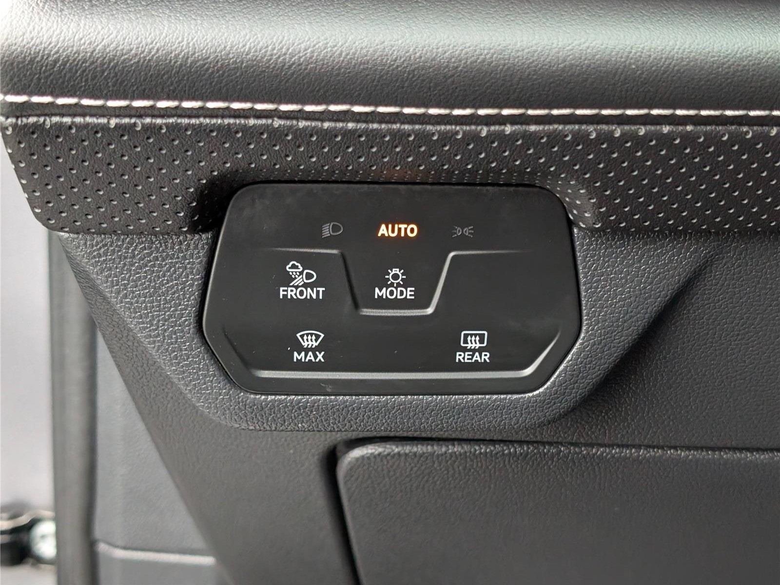 Used 2024 Volkswagen Atlas SE AWD/4WD image 24