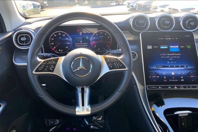 Used 2025 Mercedes-Benz GLC 300 4MATIC image 4