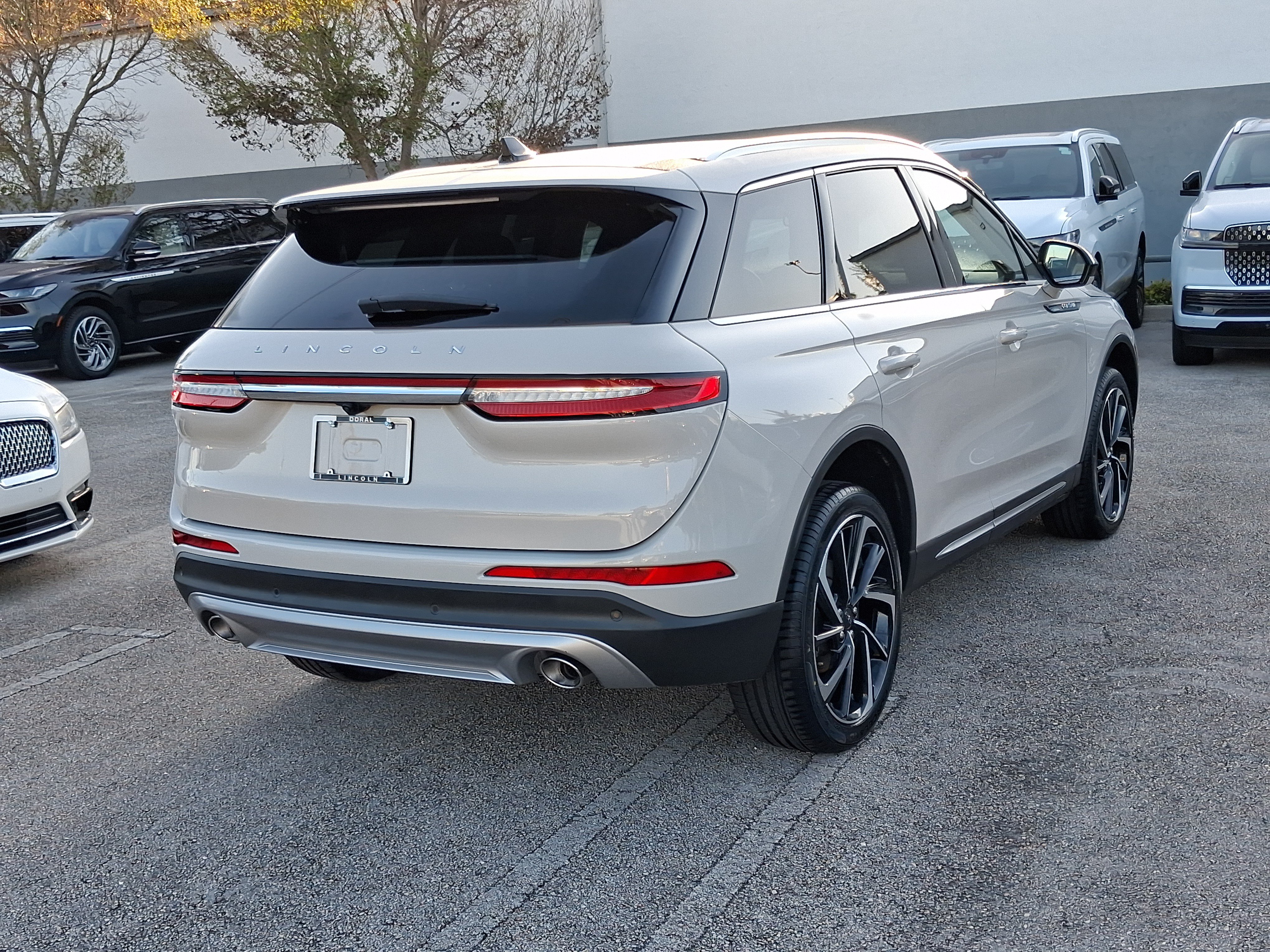 Certified 2023 Lincoln Corsair Reserve FWD image 4