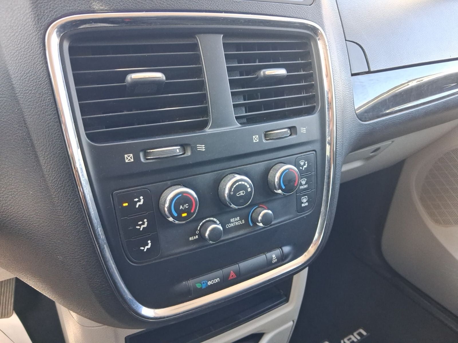 Used 2012 Dodge Grand Caravan SE FWD image 21