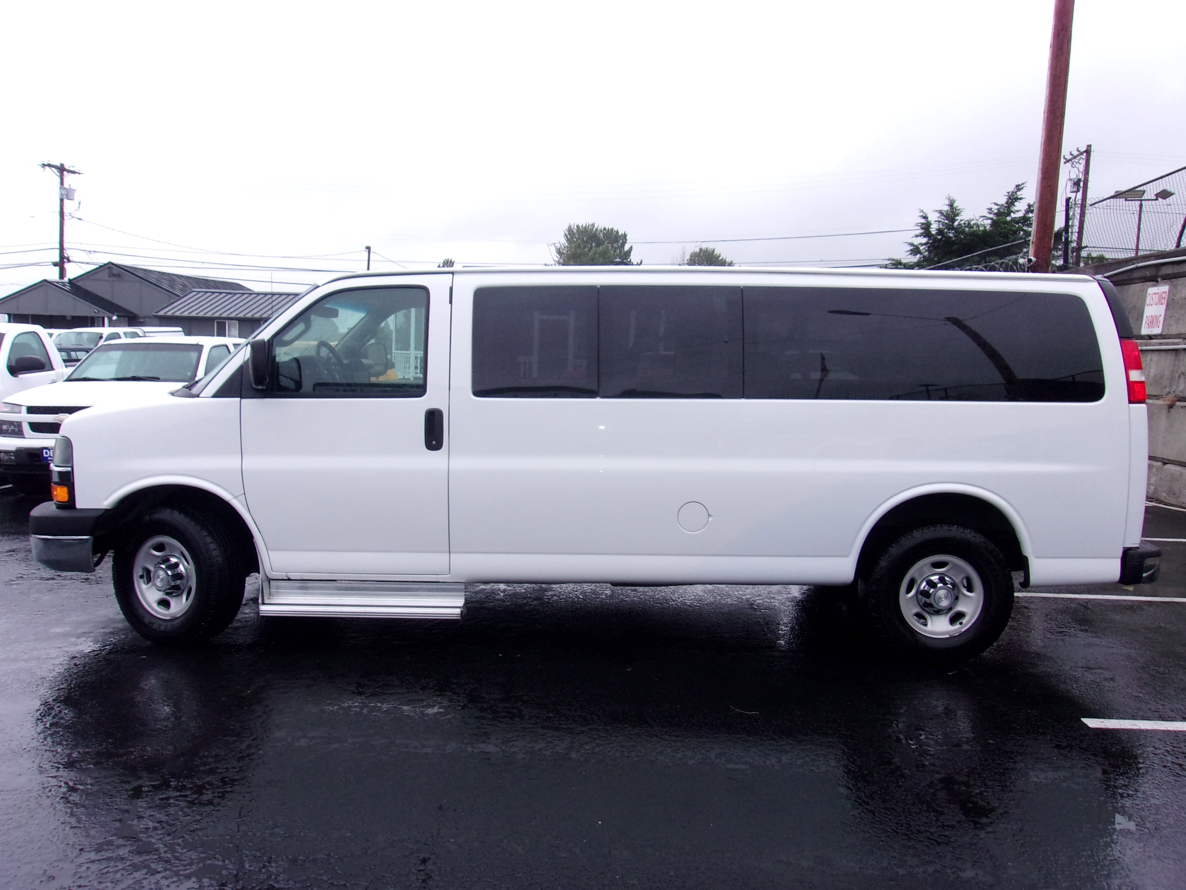 Used 2016 Chevrolet Express 3500 LT w/ LT Preferred Equipment Group image 6