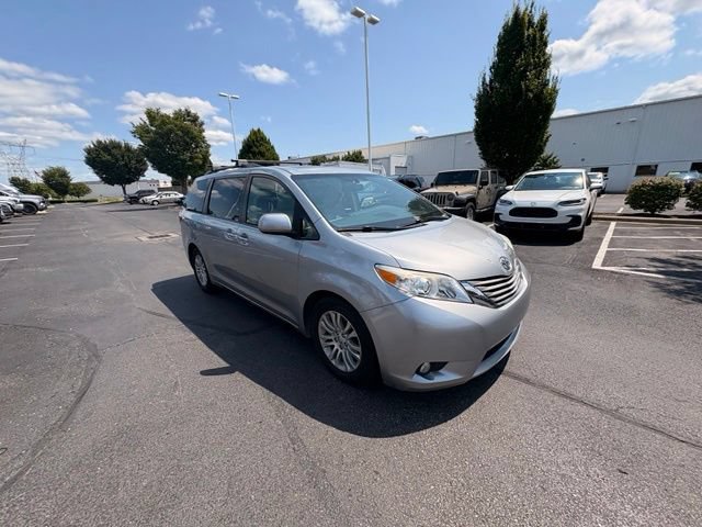 Used 2015 Toyota Sienna XLE Premium FWD image 3
