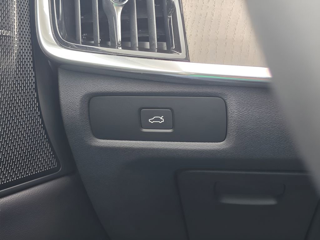 Used 2025 Volvo S90 B6 Plus w/ Protection Package Premier image 25