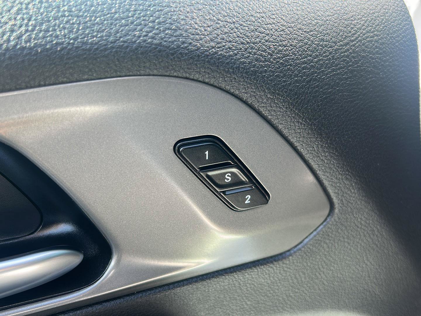 Used 2025 Chrysler Pacifica Select FWD image 14