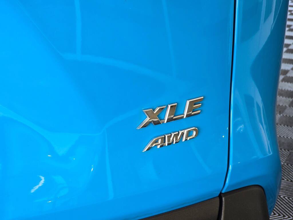 Used 2019 Toyota RAV4 XLE Premium AWD/4WD image 14
