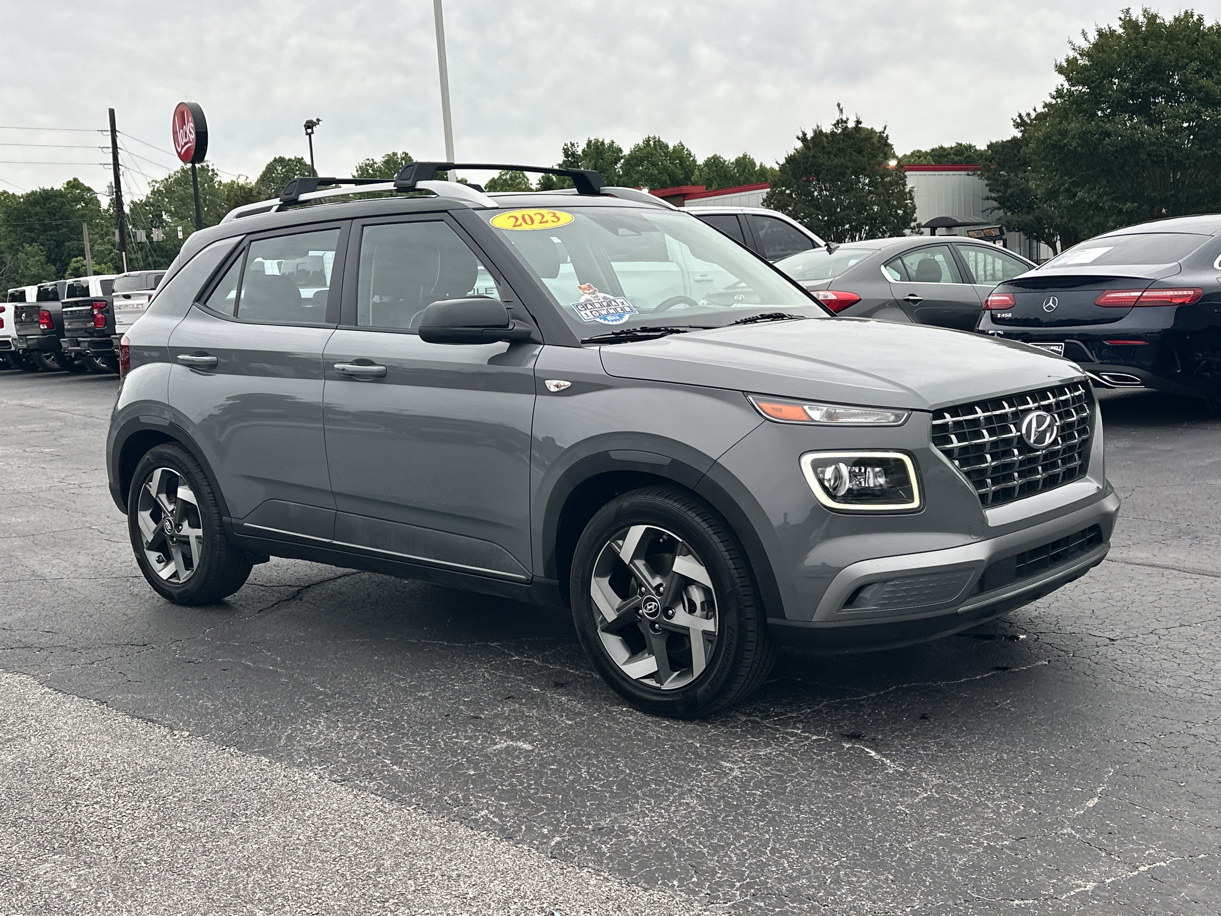 Used 2023 Hyundai Venue Limited FWD video 2