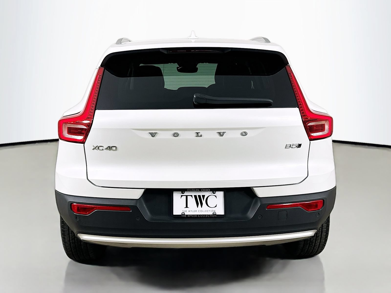 Used 2024 Volvo XC40 B5 Plus w/ Climate Package AWD/4WD image 6