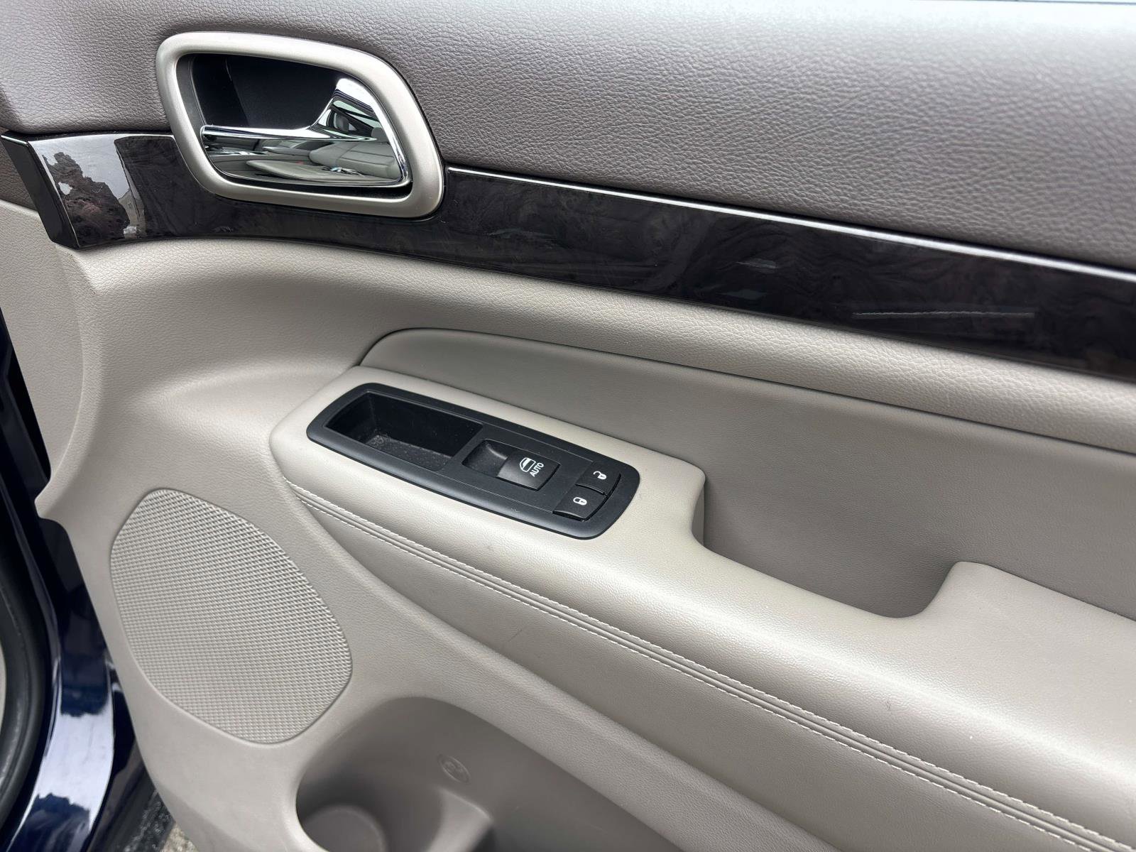 Used 2012 Jeep Grand Cherokee Laredo image 17