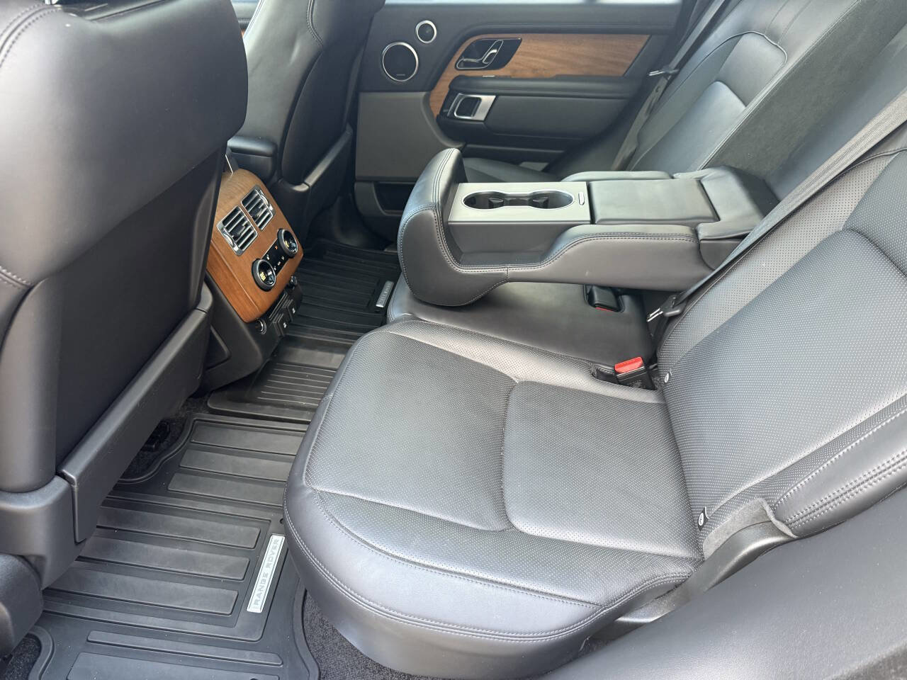 Used 2018 Land Rover Range Rover Supercharged image 23