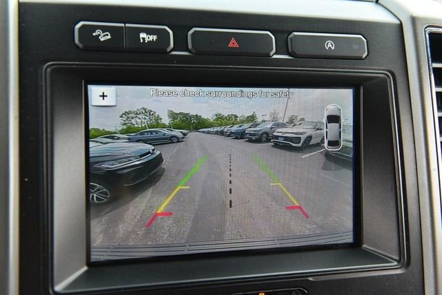 Used 2019 Ford Expedition XLT w/ Equipment Group 202A AWD/4WD image 14