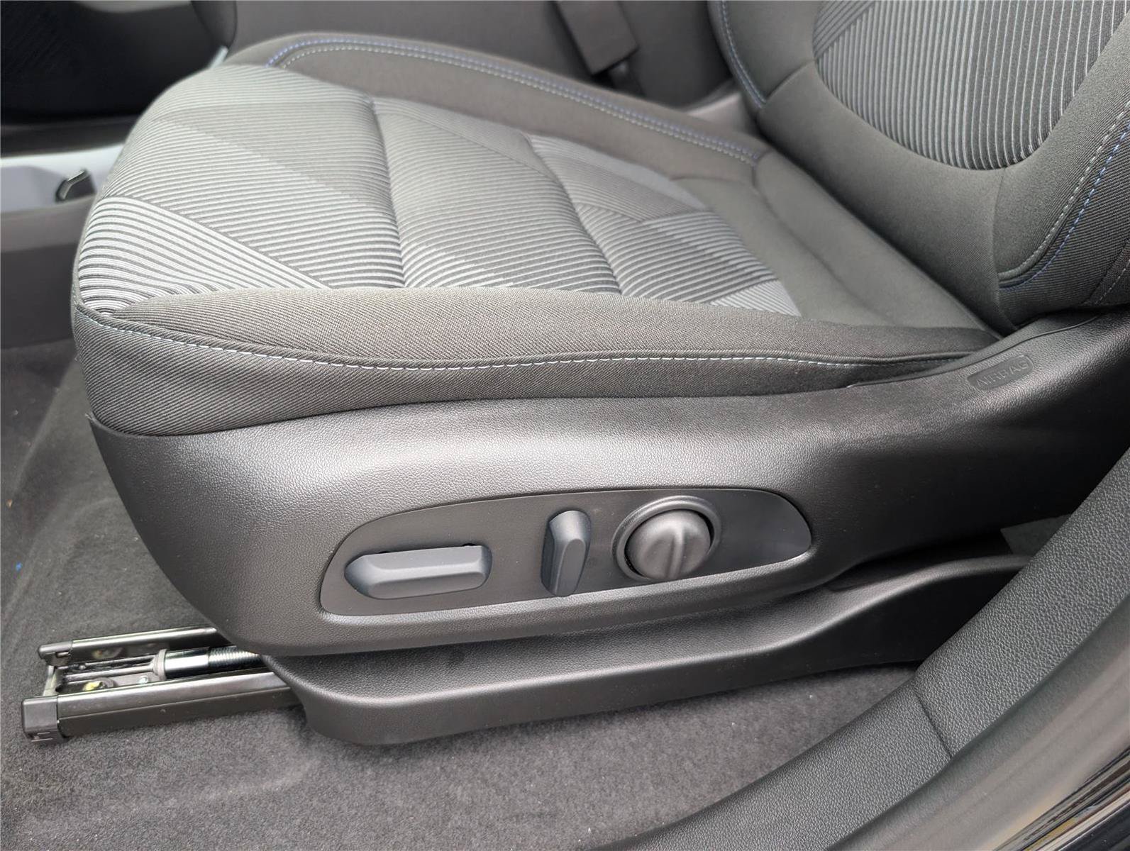 New 2027 Chevrolet Bolt LT w/ Comfort Package FWD image 15
