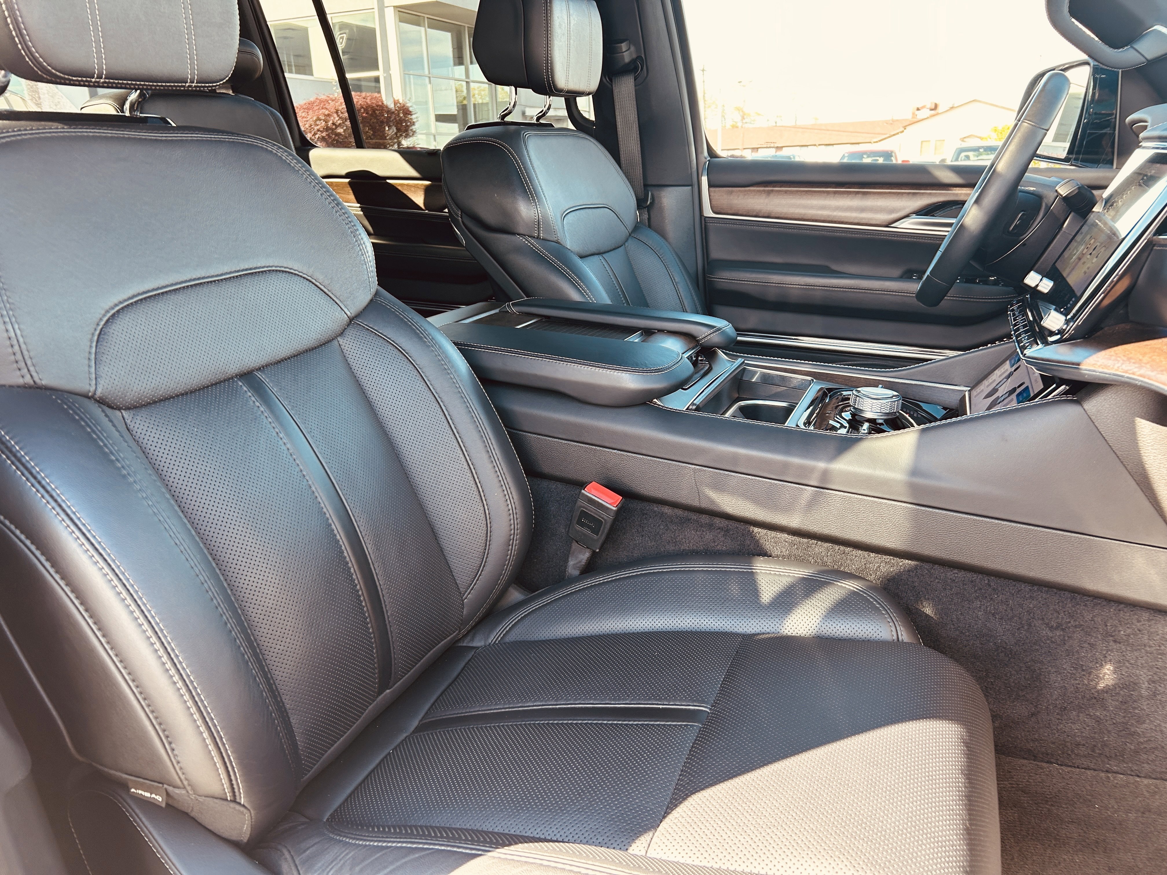 Used 2024 Jeep Grand Wagoneer L Base image 29