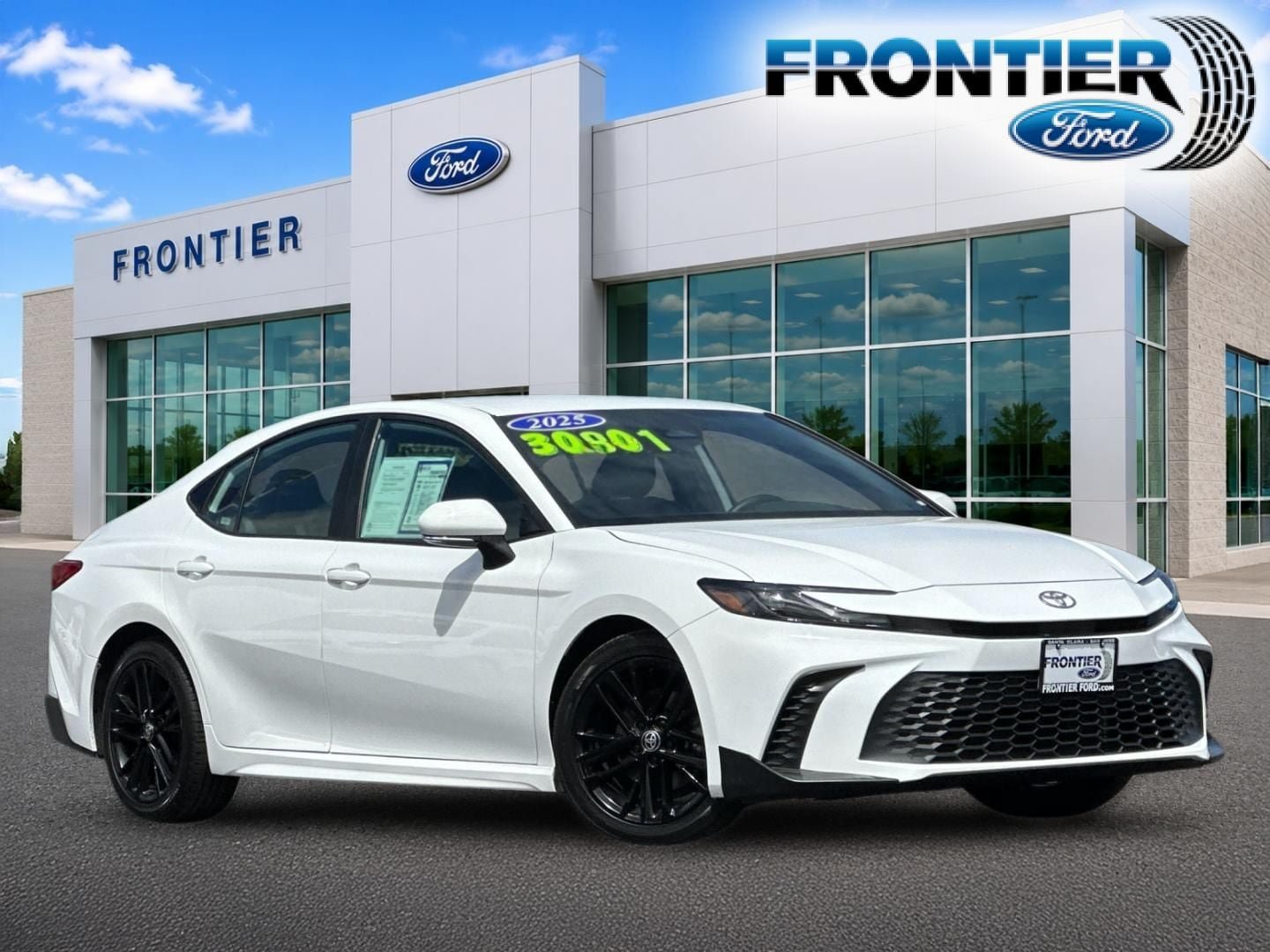 Used 2025 Toyota Camry SE