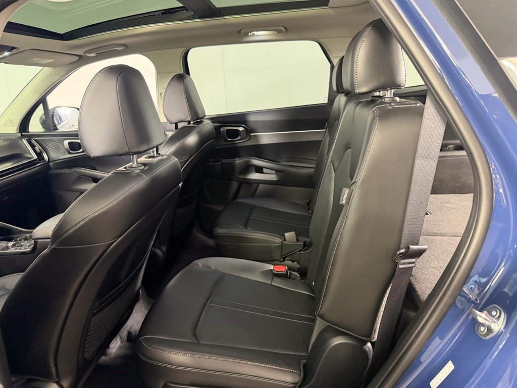 Used 2024 Kia Sorento EX w/ Panoramic Sunroof Package FWD image 22