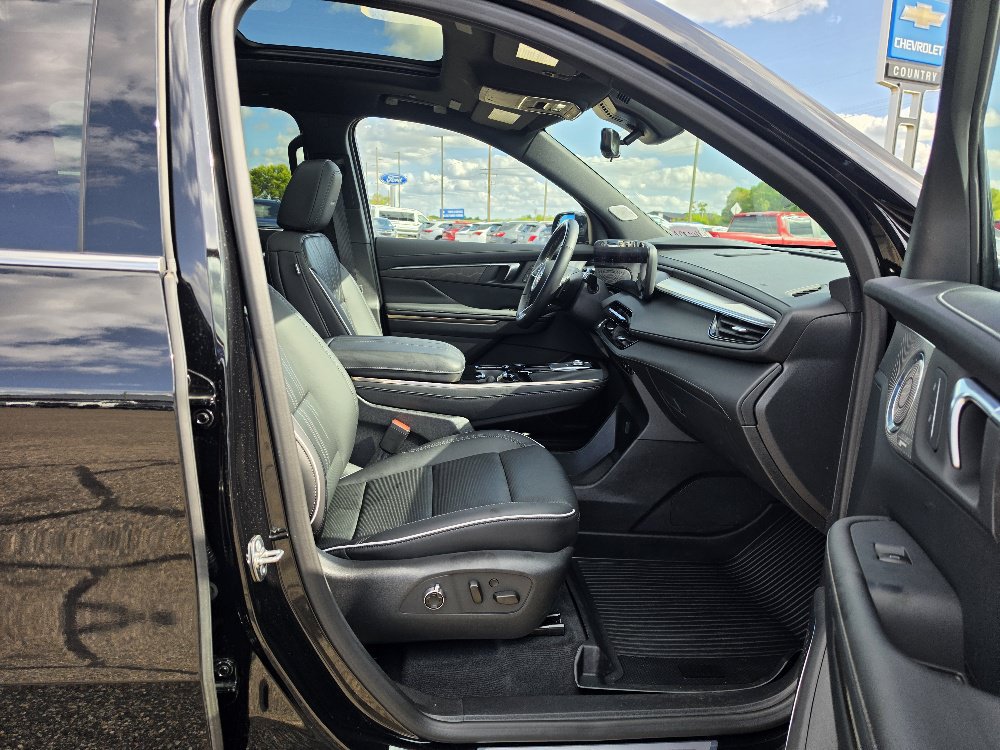Used 2026 Buick Enclave Avenir w/ Super Cruise Package AWD/4WD image 14