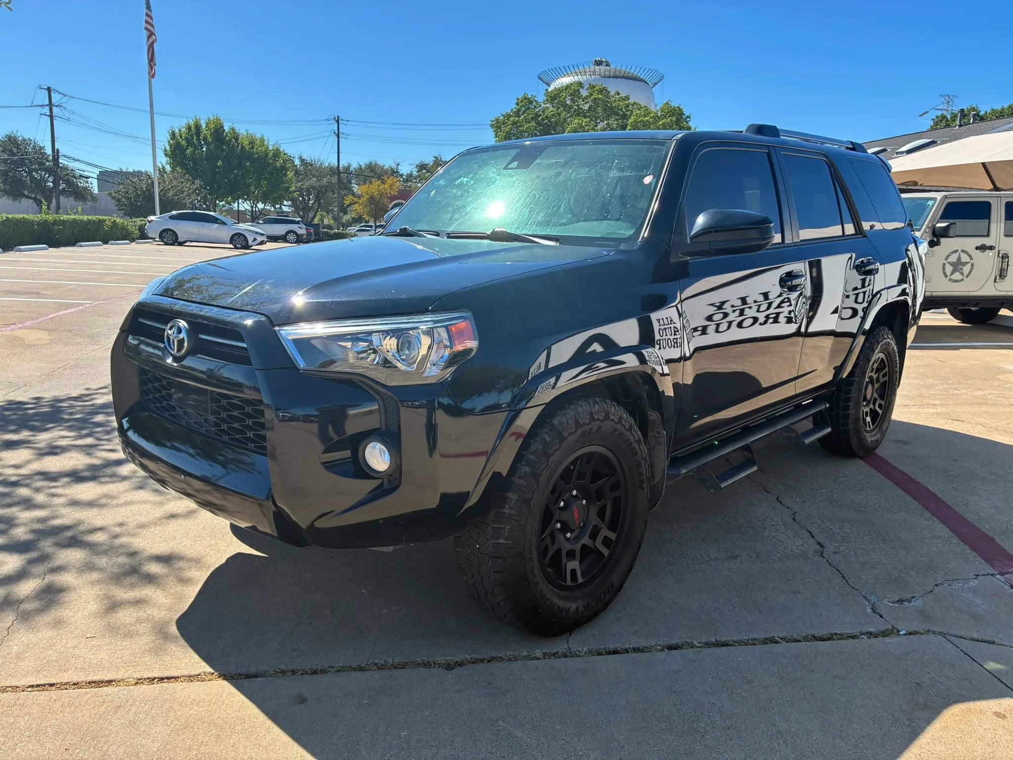 Used 2020 Toyota 4Runner SR5 RWD image 3