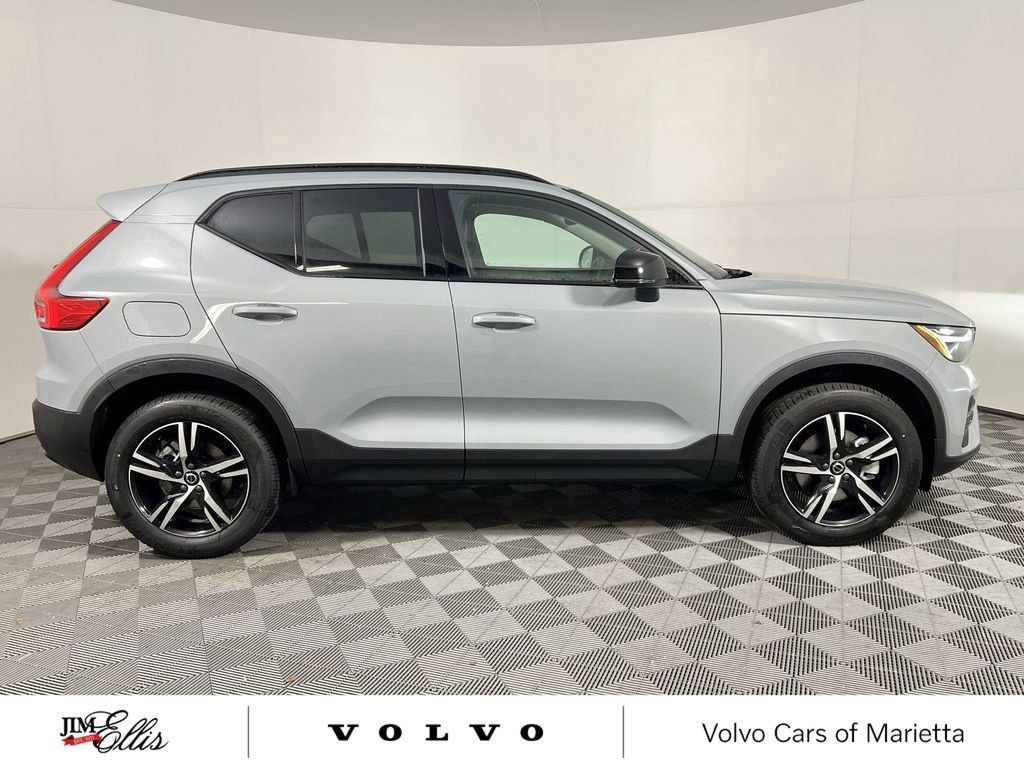 Certified 2026 Volvo XC40 B4 Core FWD image 9