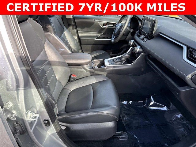 Used 2021 Toyota RAV4 XLE Premium image 9