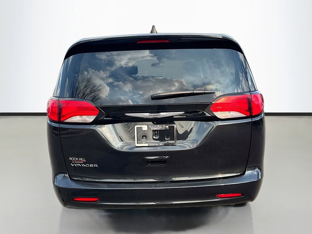 Used 2023 Chrysler Voyager LX image 6