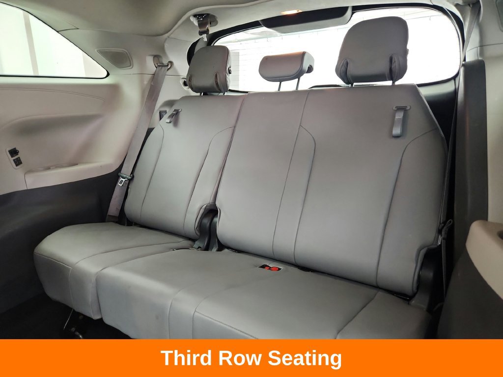 Used 2021 Toyota Sienna XLE w/ XLE Plus Package FWD image 28
