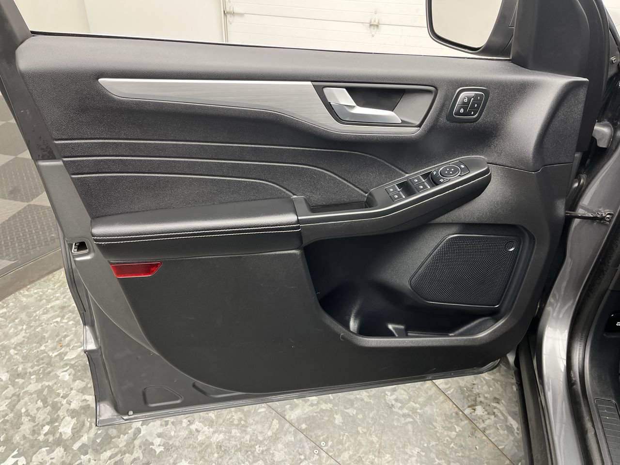 Used 2025 Ford Escape Platinum AWD/4WD image 8