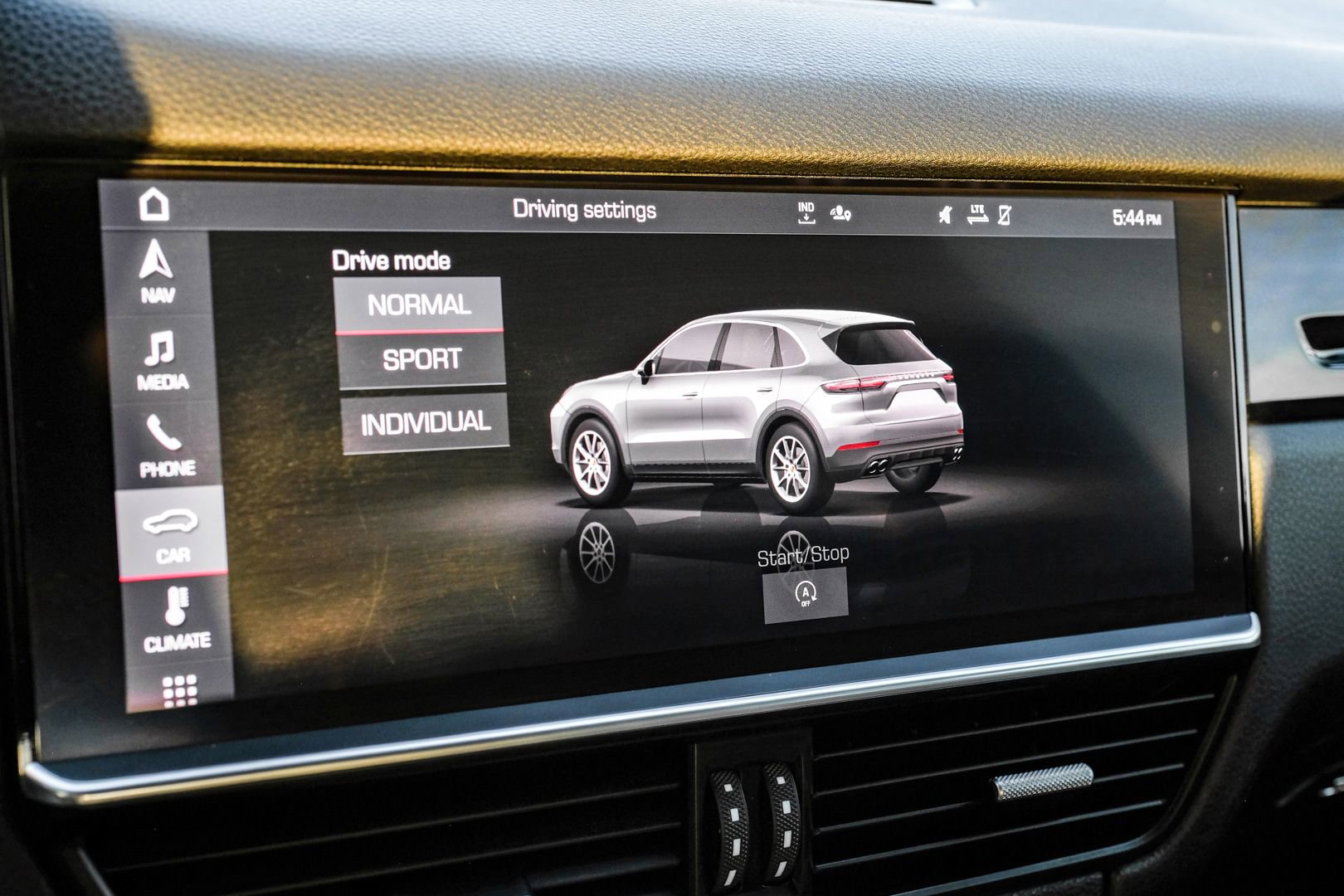 Used 2020 Porsche Cayenne image 24