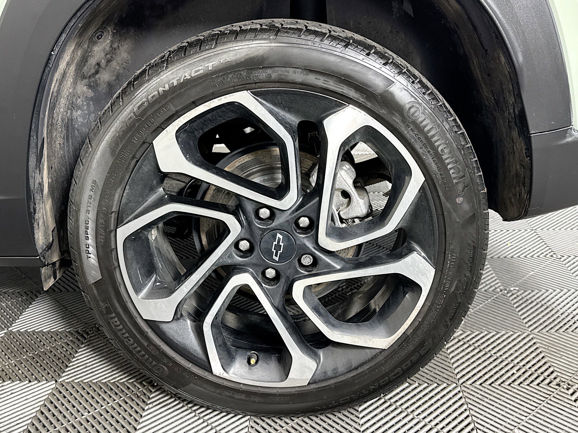 Used 2024 Chevrolet Trax RS w/ Sunroof Package FWD image 36
