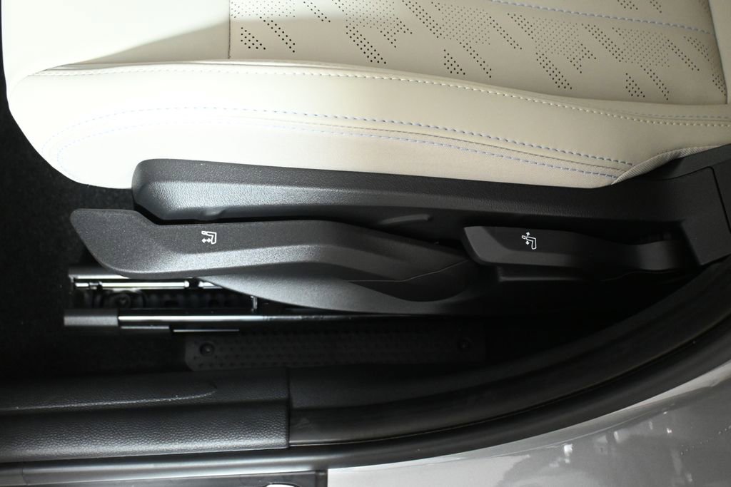 New 2026 MINI Cooper 4-Door Hardtop FWD image 23
