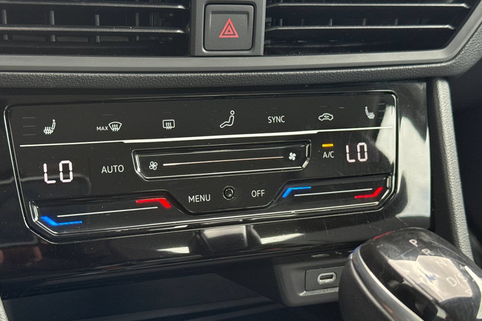 Used 2025 Volkswagen Jetta SE FWD image 16