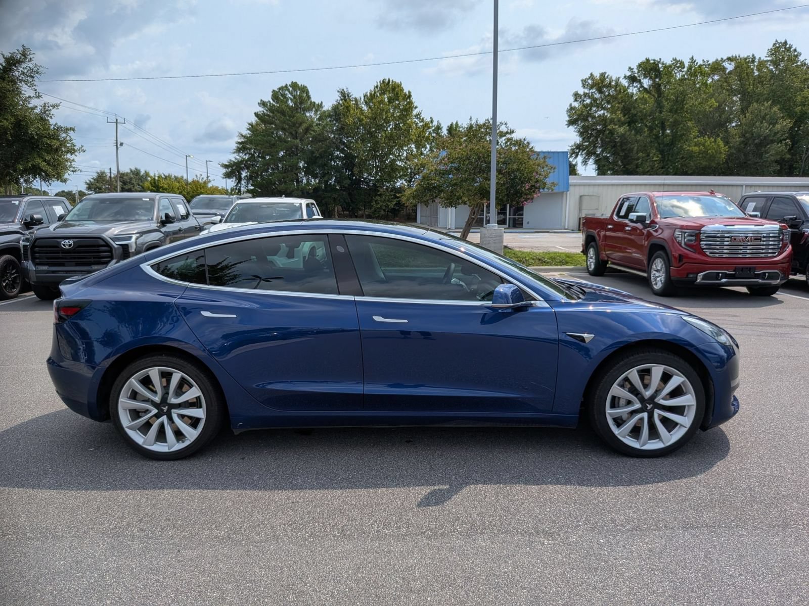 Used 2020 Tesla Model 3 Standard Range RWD image 2