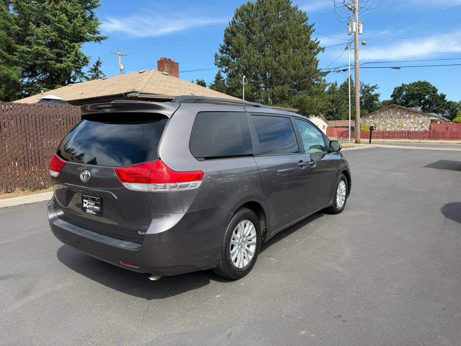 Used 2013 Toyota Sienna XLE FWD image 4
