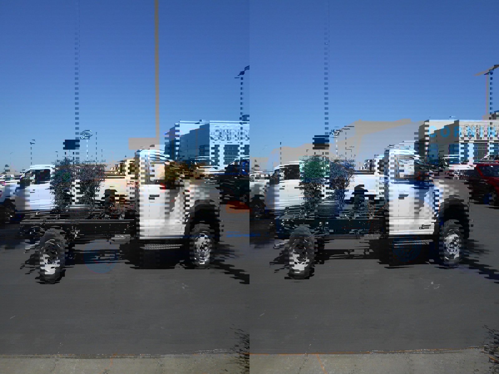 Used 2024 Ford F550 4x4 Regular Cab Super Duty image 2