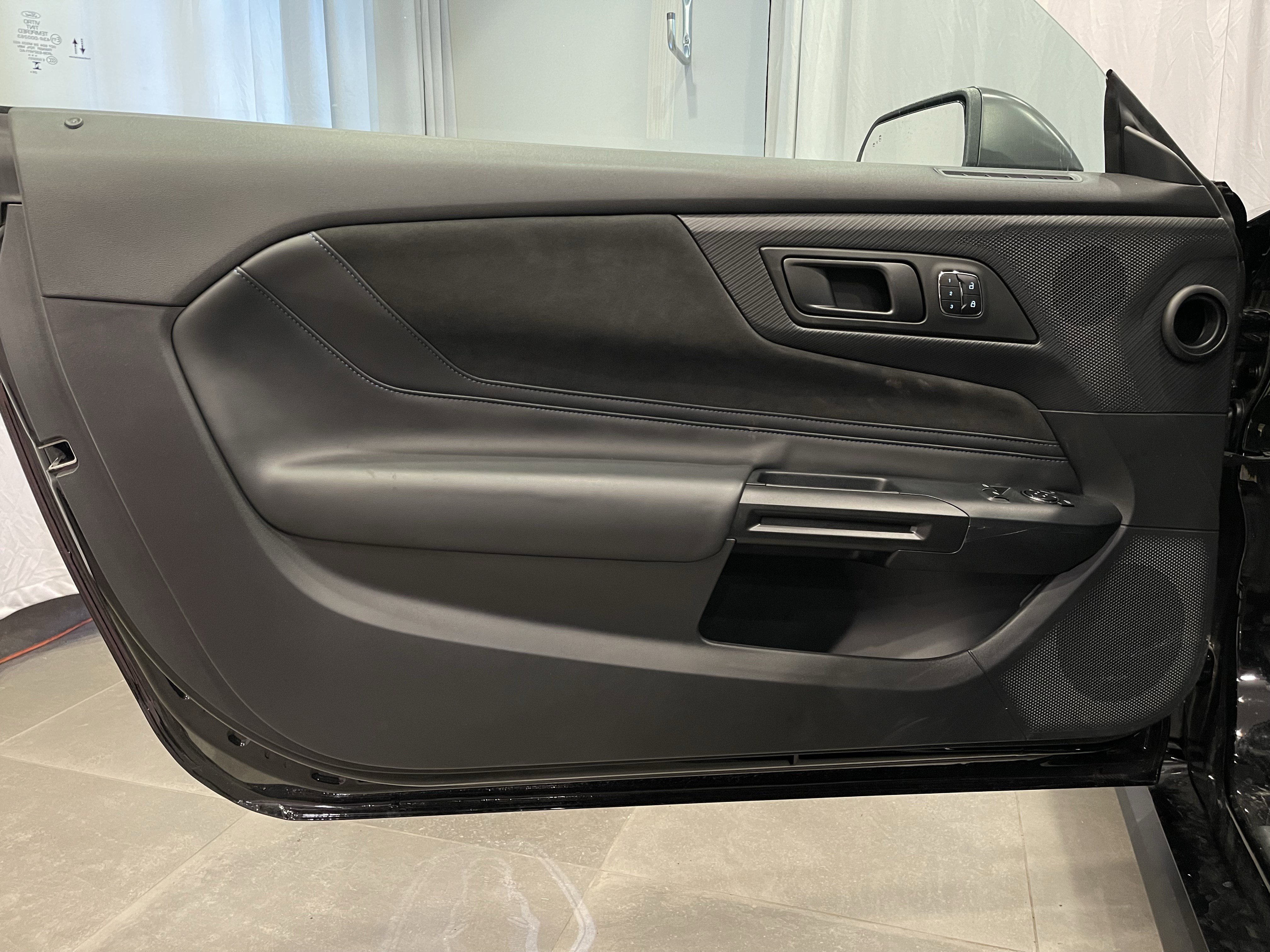 Used 2025 Ford Mustang Dark Horse image 12