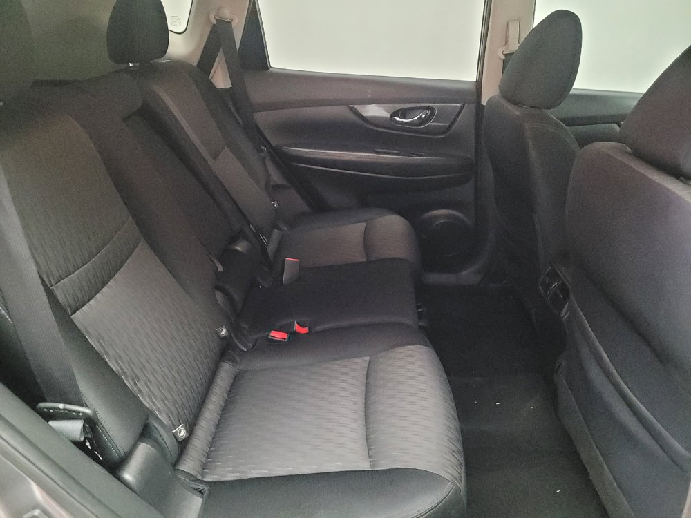 Used 2017 Nissan Rogue S image 19