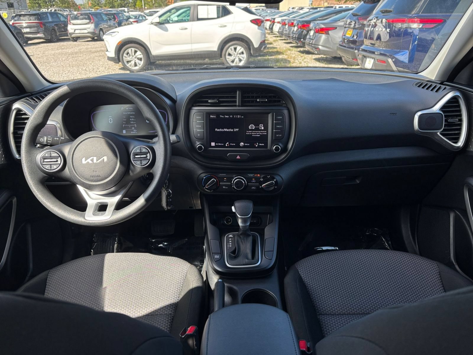 Used 2025 Kia Soul LX w/ LX Technology Package FWD image 31