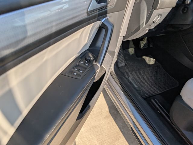 Used 2022 Volkswagen Tiguan S image 9