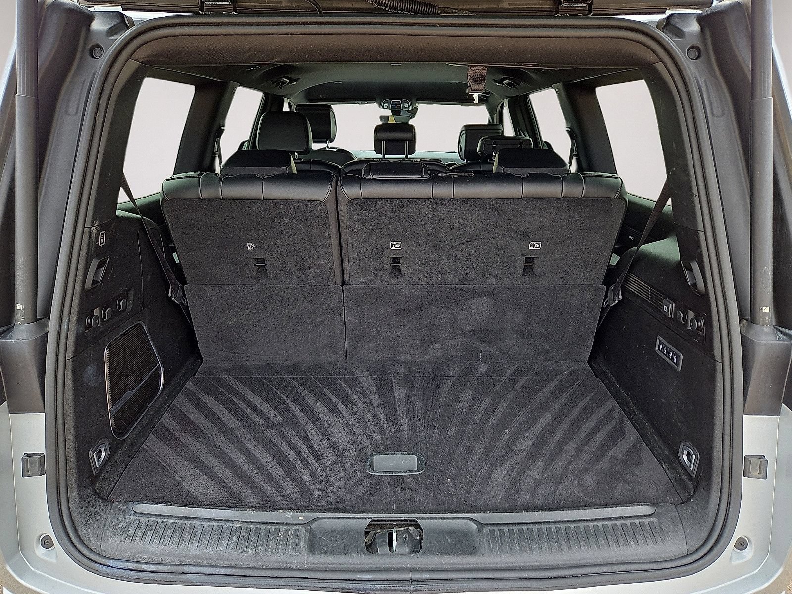 Used 2024 Jeep Wagoneer Series II w/ Flexible Seating Group RWD image 12