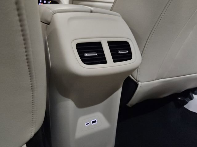 Used 2022 Buick Envision Essence w/ Safety Package image 16