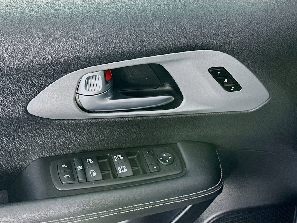 Used 2024 Chrysler Pacifica Touring-L w/ S Appearance Package FWD image 23