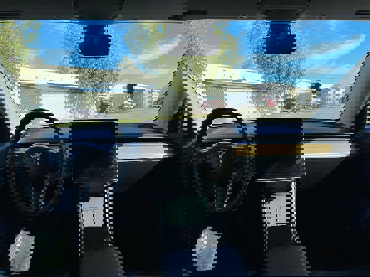 Used 2020 Tesla Model 3 Standard Range Plus image 14