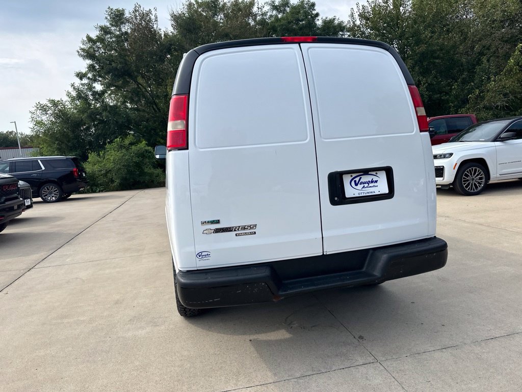 Used 2011 Chevrolet Express 3500 RWD image 11