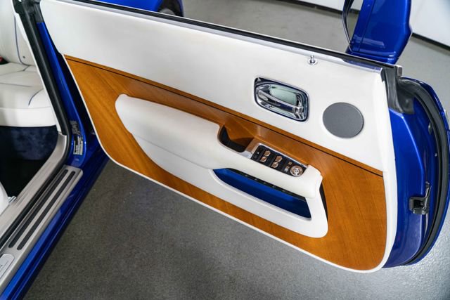 Used 2017 Rolls-Royce Dawn RWD image 15