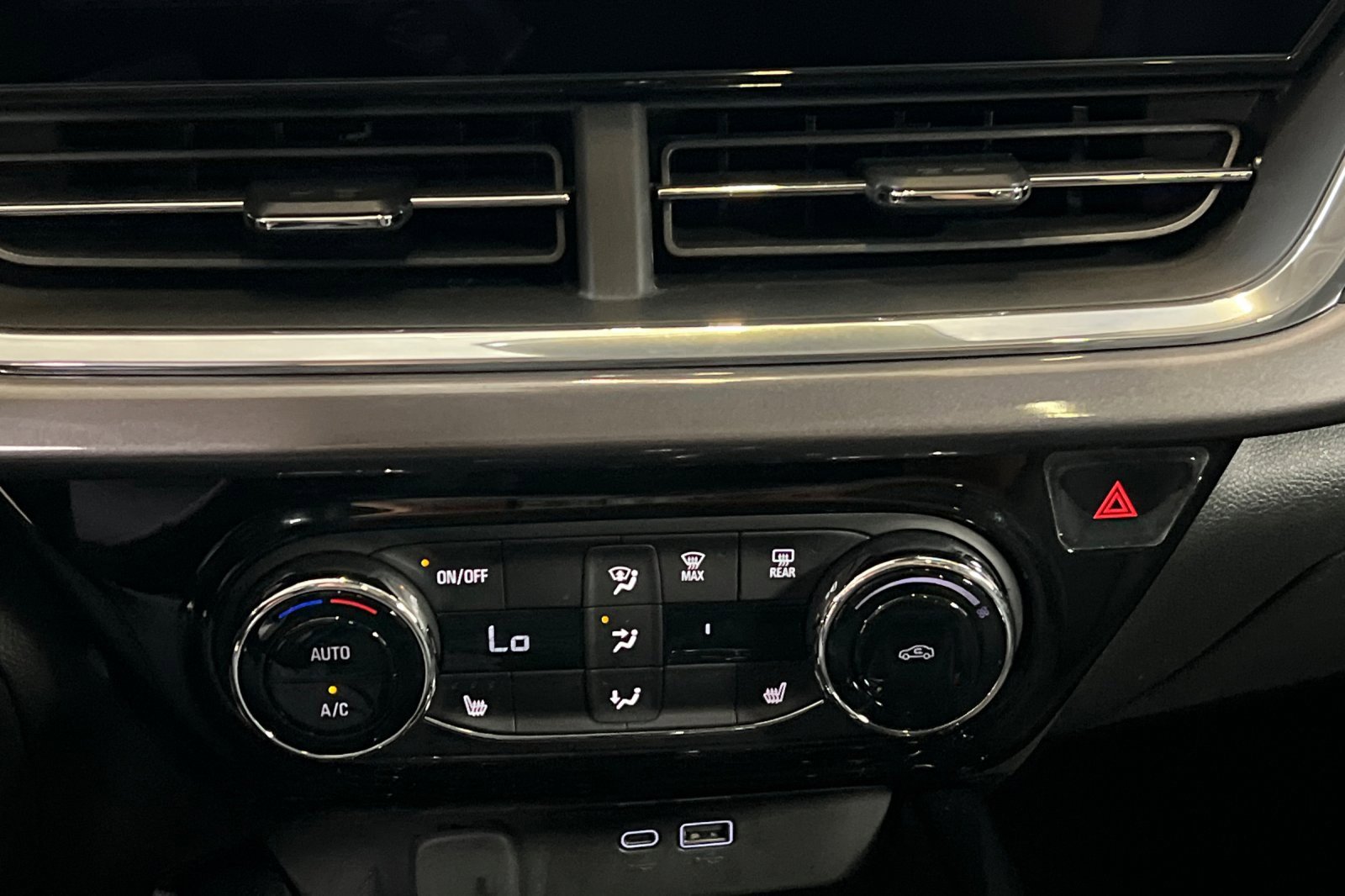 Used 2024 Chevrolet Trax ACTIV w/ Sunroof Package image 26