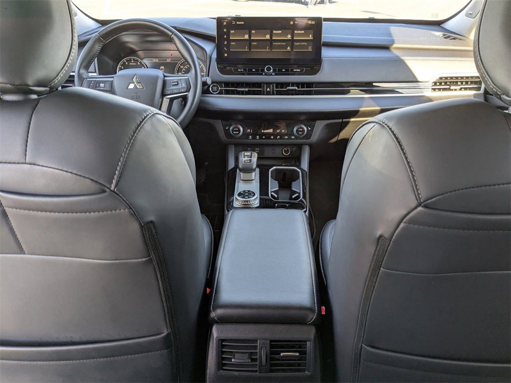 Used 2025 Mitsubishi Outlander SE image 33